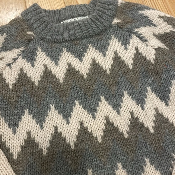 Genuine 100% Virgin Wool Winter Sweater - Picture 2 of 6